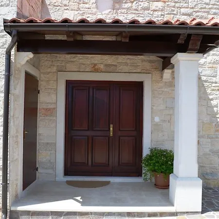 Spacious Dubravka With A Large Pool