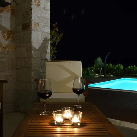 Spacious Dubravka With A Large Pool וילה *