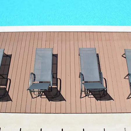 Spacious Dubravka With A Large Pool ヴィラ Tinjan