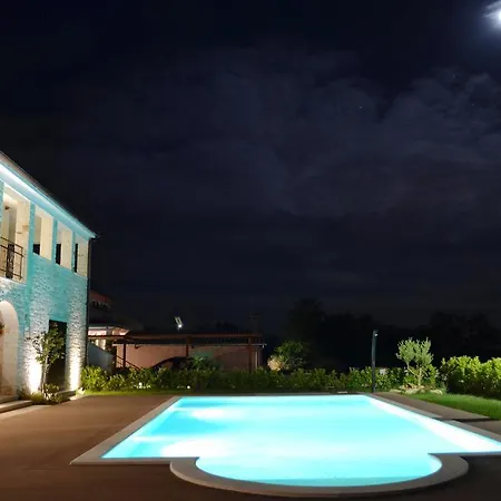וילה Spacious Dubravka With A Large Pool *