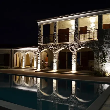 Spacious Dubravka With A Large Pool *