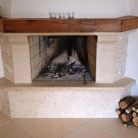 Spacious Dubravka With A Large Pool *