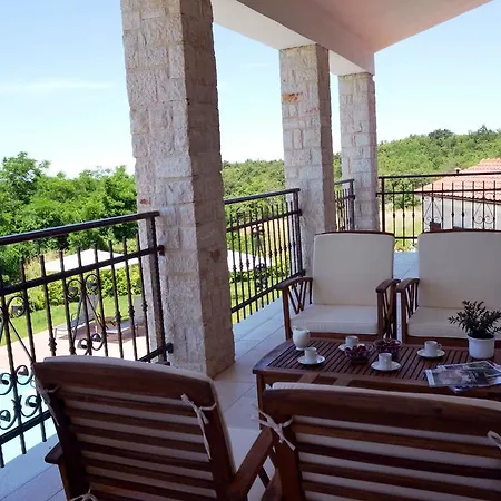 Villa Spacious Dubravka With A Large Pool