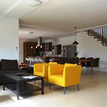 Spacious Dubravka With A Large Pool Tinjan