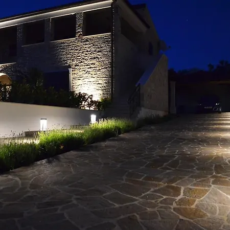 Spacious Dubravka With A Large Pool Villa *