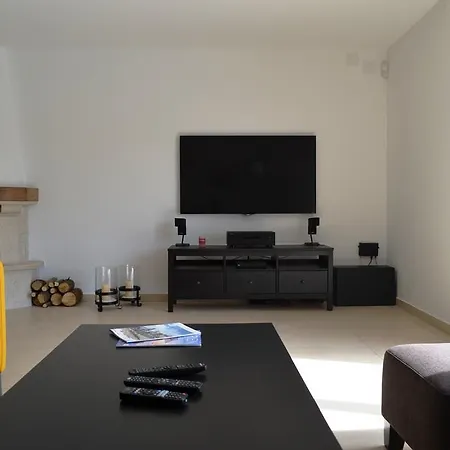 Spacious Dubravka With A Large Pool * Tinjan
